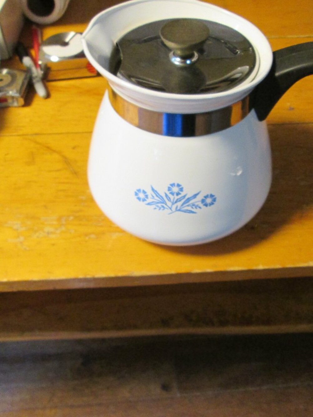 tg 1970a cornflower corning ware tea pot  2 qt very good vintage